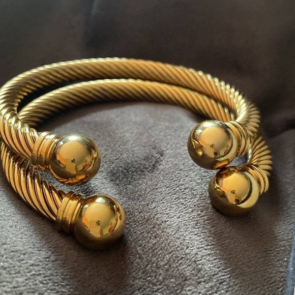 ⭐️24 carat gold plated fashion twisted  open bangle bracelet - Picture 6 of 11